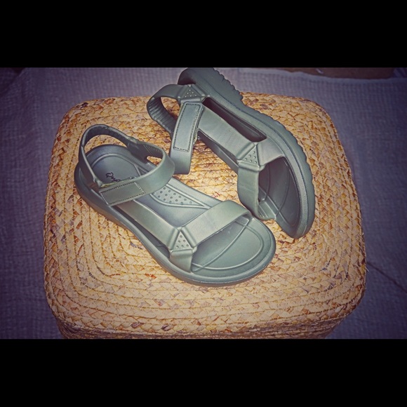 Qupid Flavia - Picture 2 of 5